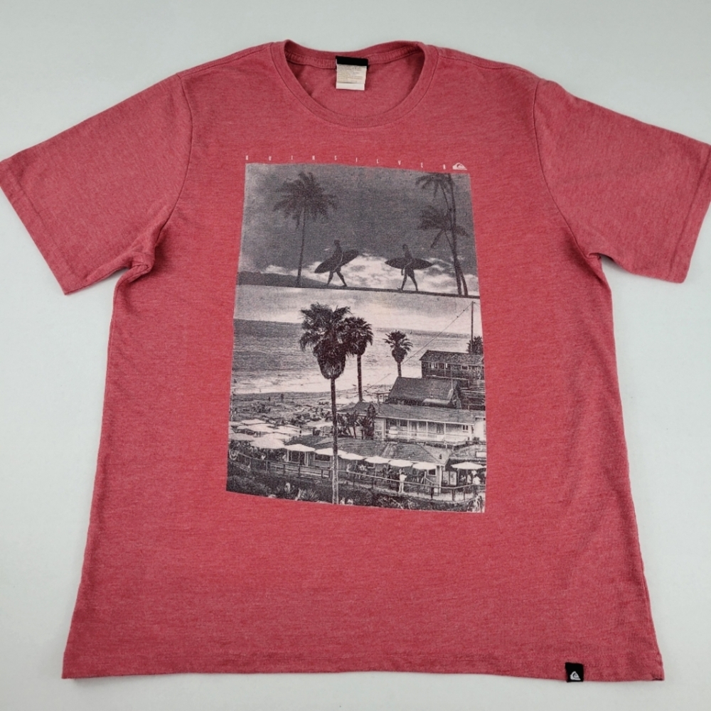 Quiksilver Men's Red Graphic T-Shirt Size L